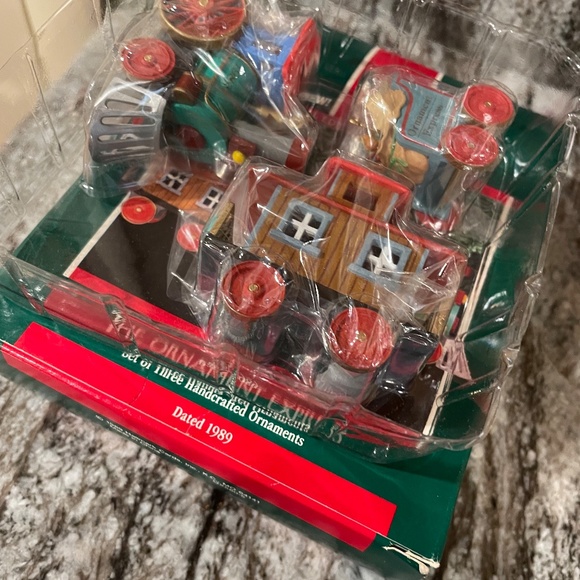 NEW Hallmark Vintage Ornament The Ornament Express Handcrafted NIB - Picture 2 of 5